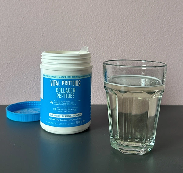 Collagen Peptides a pohár vody